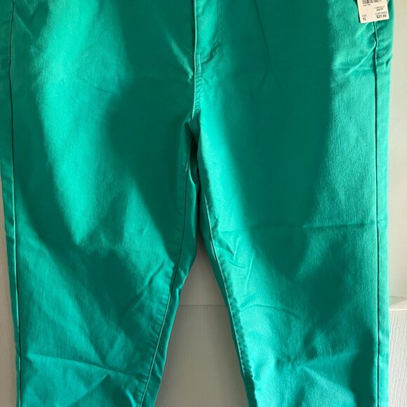 Cato New with Tags Women Size 12 Blue Green Jean Capri Pants. - Picture 3 of 9